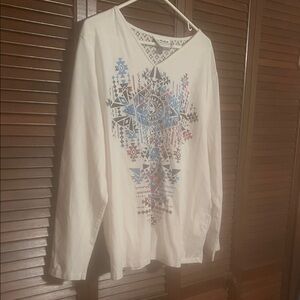 Trendy White Long Sleeve Top with Geometric Design
